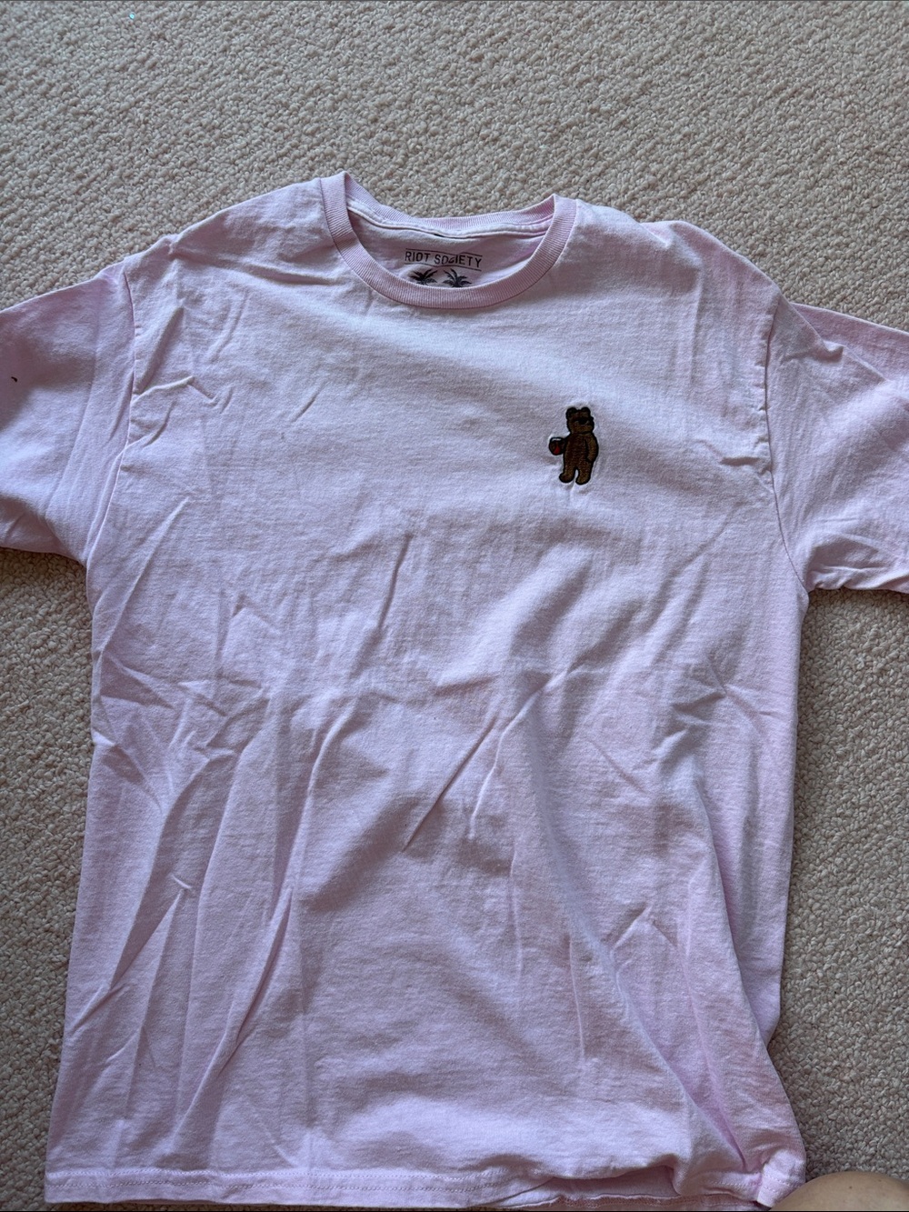 Men’s pink tee